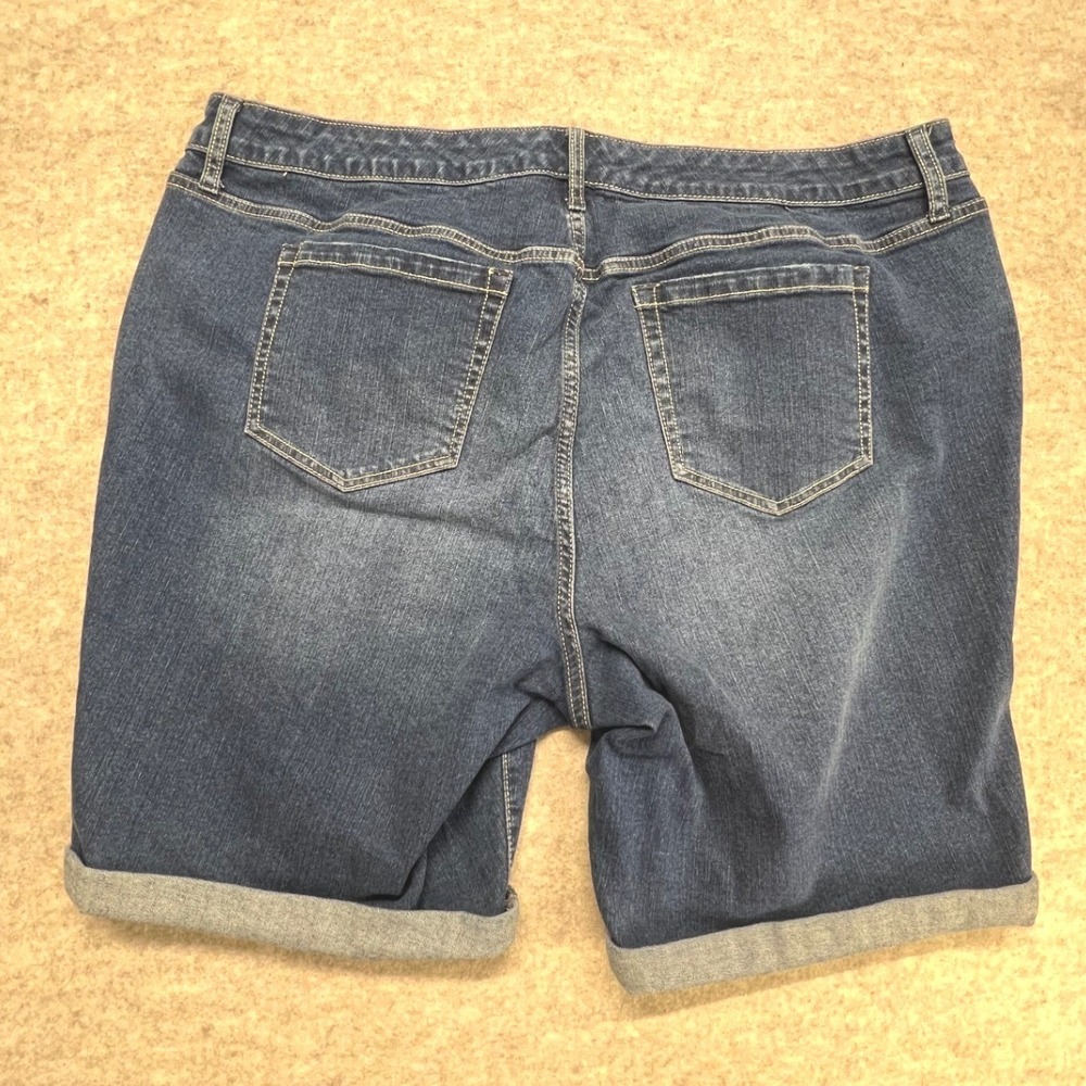 Torrid Denim Shorts Womens Size 22 Mid Rise Cuffed Blue Jean - Picture 2 of 5